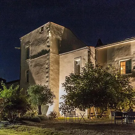 Du Chateau De Charron 4*