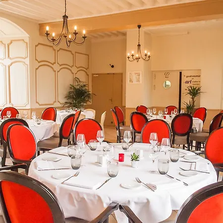 Du Chateau De Charron Hotel