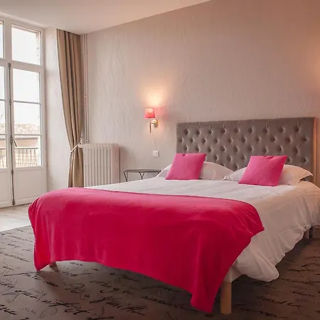 Hotel Du Chateau De Charron 4*