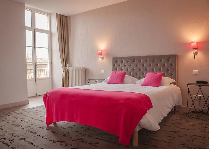 호텔 Du Chateau De Charron 4*